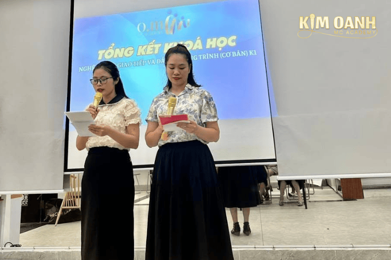 Học kỹ năng giao tiếp và thuyết trình là học gì?