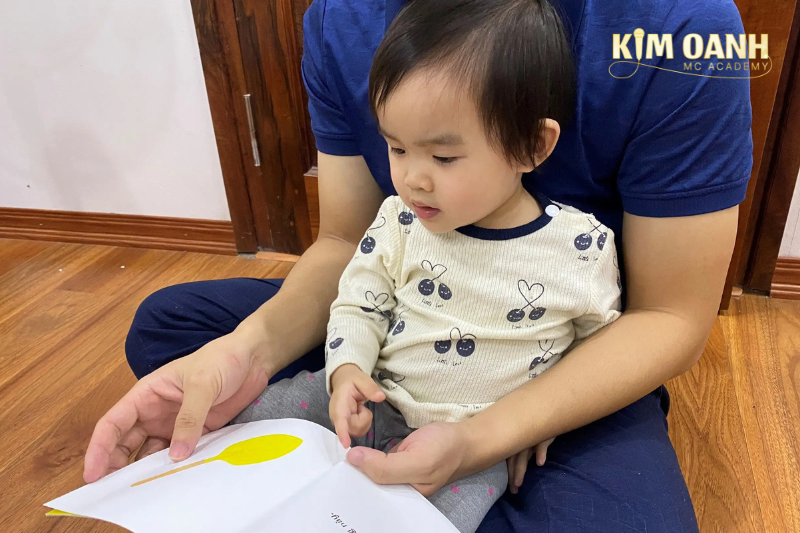 Cùng trẻ đọc sách, kể chuyện