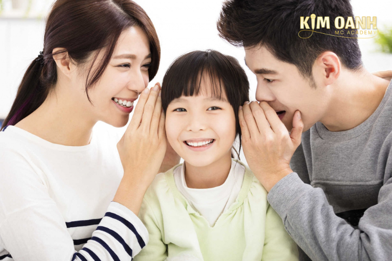 Bố mẹ nên làm gương cho trẻ