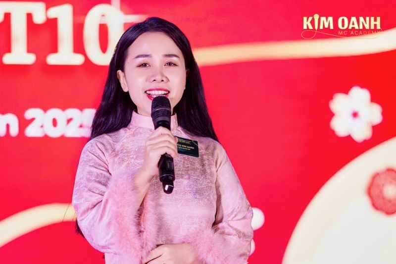 Các yếu tố ảnh hưởng đến vấn đề làm MC lương bao nhiêu