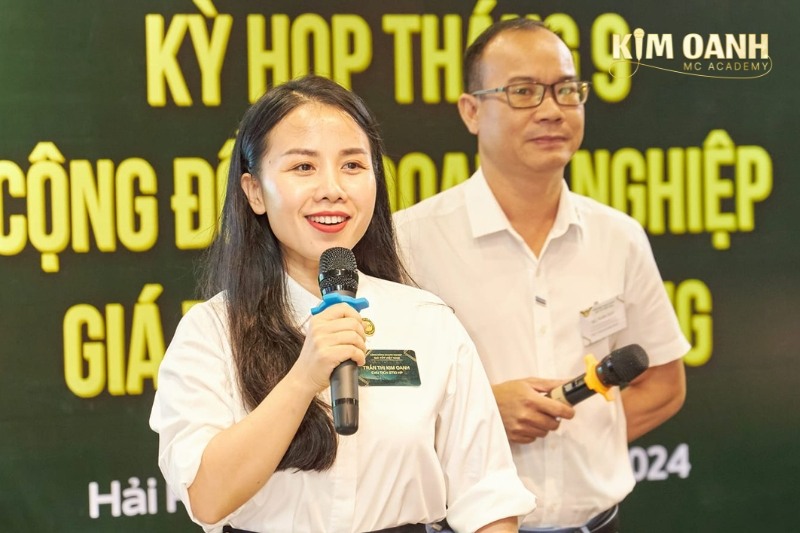 Muốn làm MC thì học ngành gì? - Báo chí