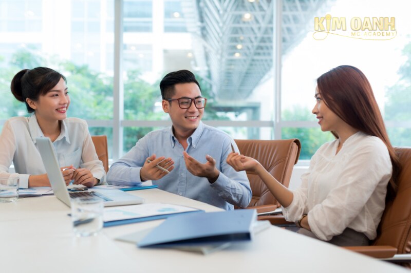 Vai trò của kỹ năng giao tiếp và thuyết trình trong công việc