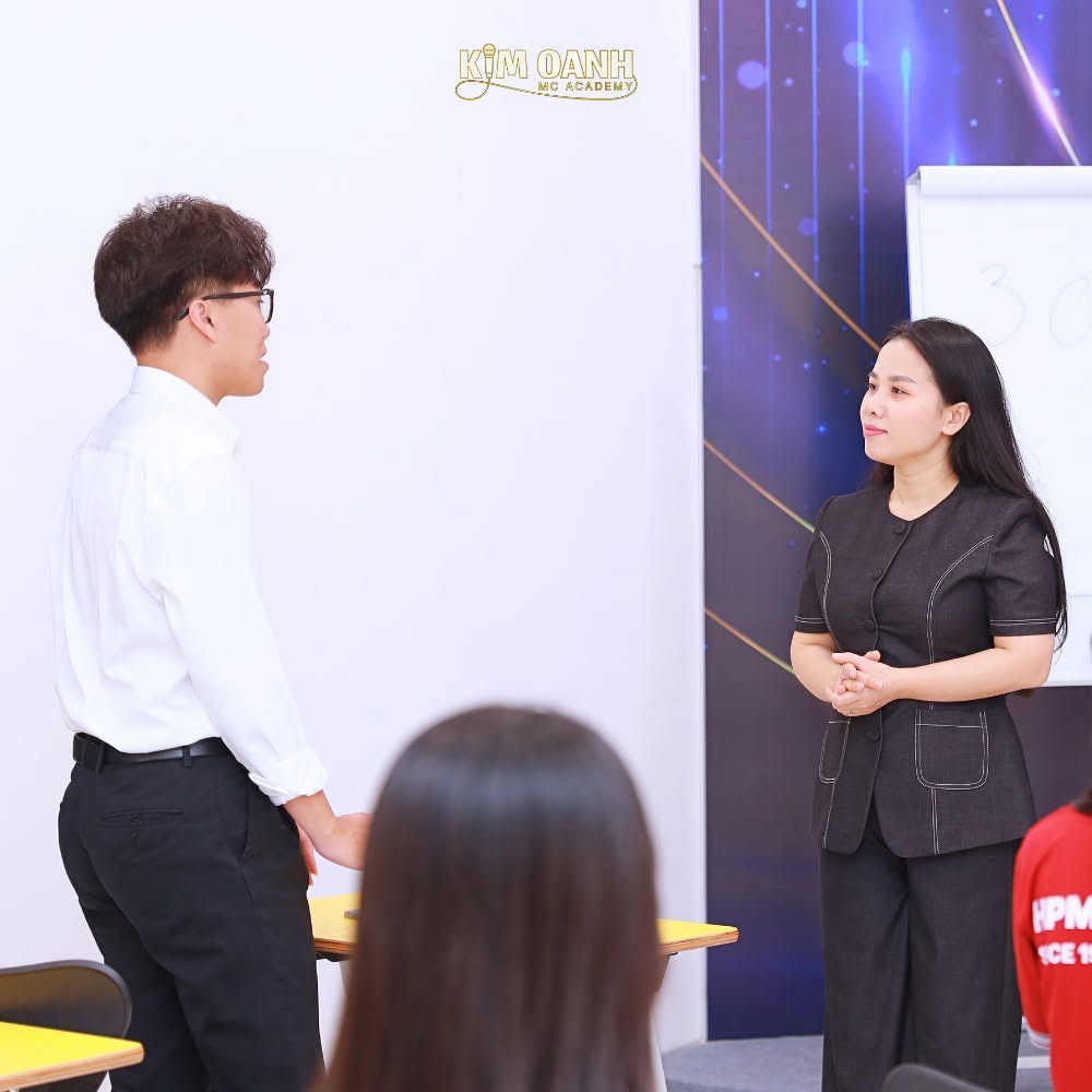 Học làm MC chuyên nghiệp Hải Phòng – Lộ trình bài bản giúp bạn tự tin trên sân khấu