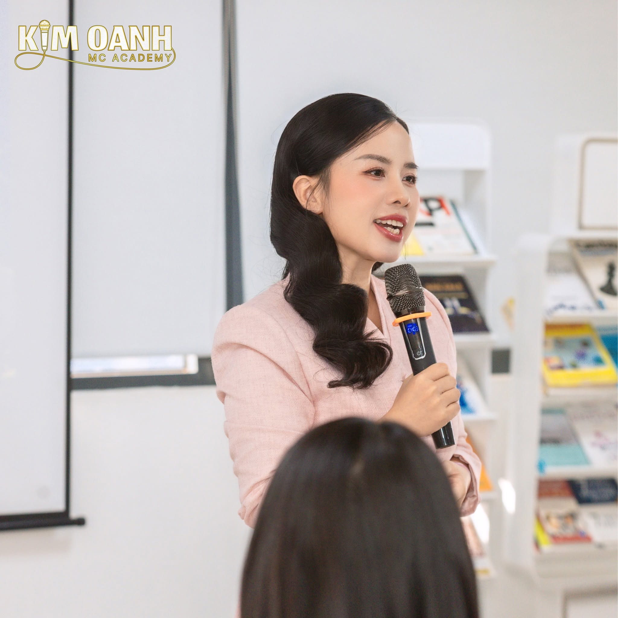 Tư duy phản biện trong công việc: 5 bước xây dựng hiệu quả